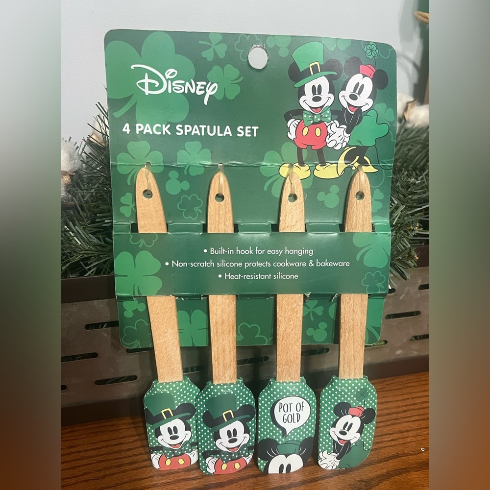 NWT-Disney🍀🍀4 Pack St Patrick's Day Spatula